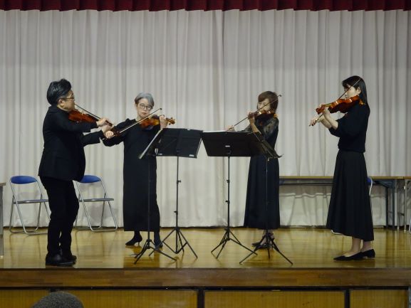 森岡公民館で開催されたバイオリンコンサートの様子