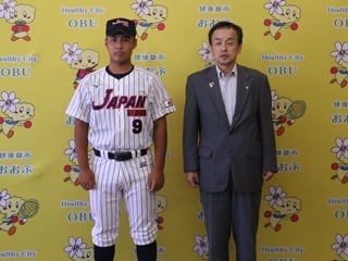 世界少年野球大会に出場する宮下選手と市長