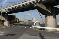 平成22年の石ヶ瀬こ線橋とJR武豊線