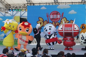 全日本うまいもの祭りで「健康都市おおぶ」をピーアール