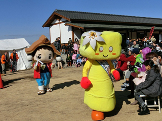 知多市佐布里池梅まつり