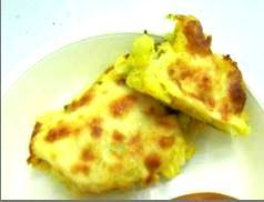 写真:お皿に盛り付けたツナとポテトのチーズ焼き