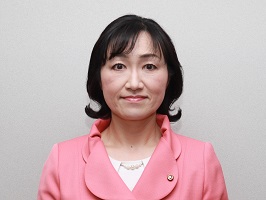 鷹羽琴美議員