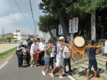 写真3：八幡社の祭り