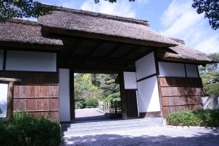 大倉公園茅葺門（旧大倉和親別荘表門） 