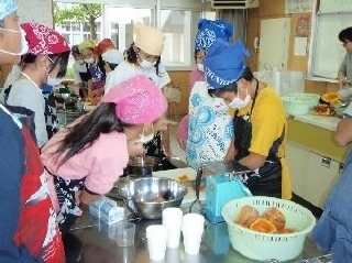 かぼちゃプリン作り(東山小学校)