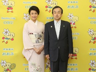 写真：藤原紀香様と市長