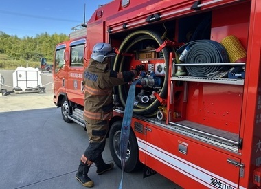 写真:消防車の車両点検中の様子