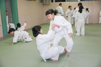 大石道場で練習する子どもたち