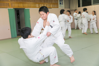 大石道場で練習する子どもたち