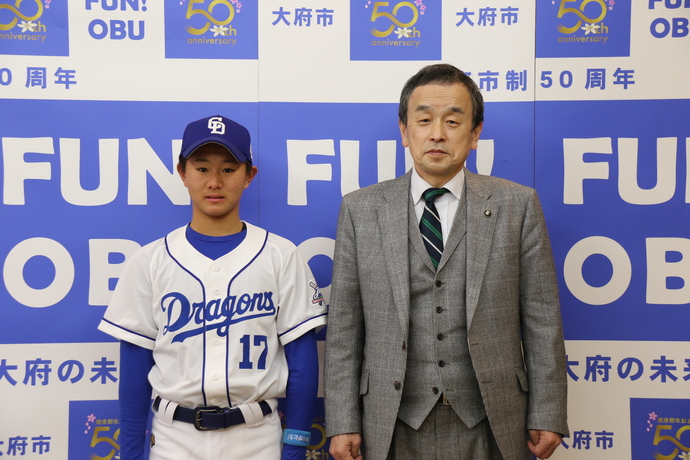 中野匠翔さんと岡村市長の写真