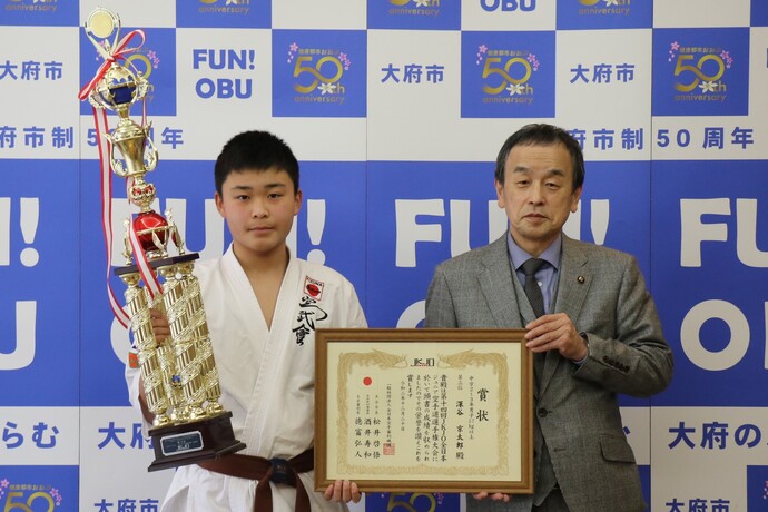 深谷京太郎さんと岡村市長の写真