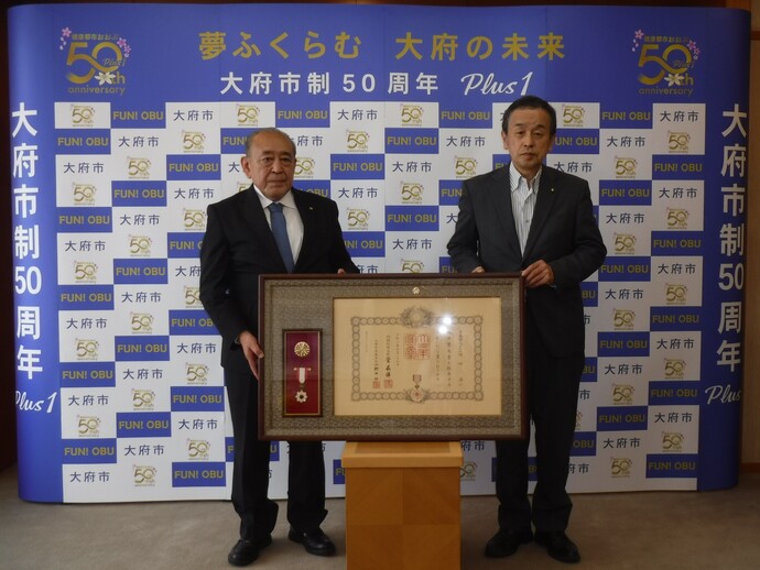春の叙勲　岡﨑さん受賞報告写真