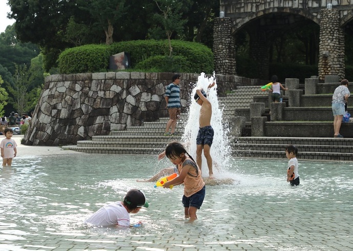 じゃぶじゃぶ池での水遊び(7月撮影)