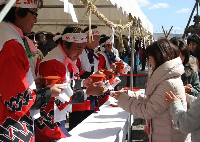 どぶろく祭りのにぎわい(2月撮影)