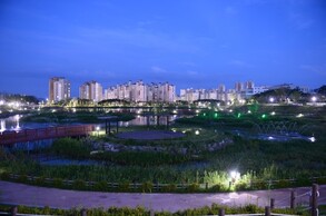 内浦新都市の洪礼公園の夜景