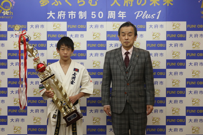 正木翔夢さんと岡村市長の写真