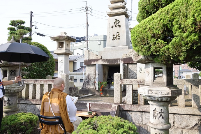 延命寺僧侶による読経