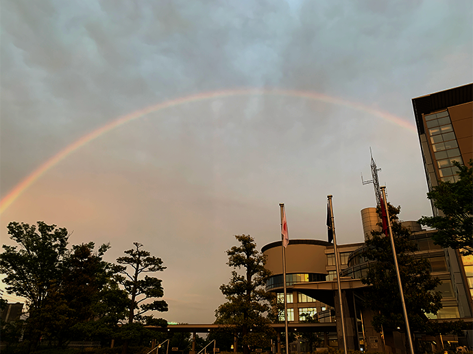 空にかかる虹