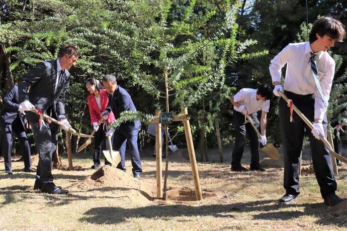 記念植樹の様子