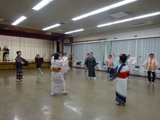 盆踊り講習会の様子