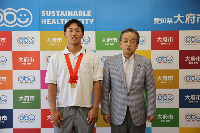 山田選手と市長の写真