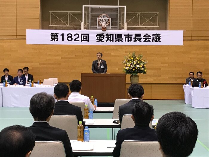 会長あいさつの様子