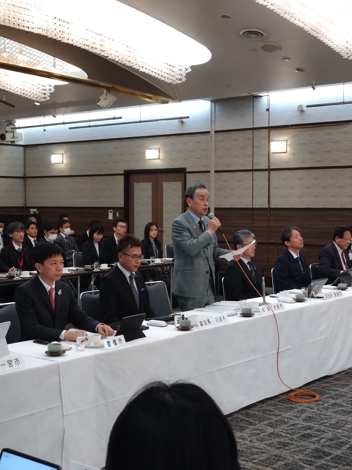 岡村市長が発言する様子