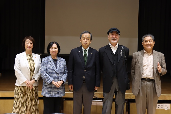 関係者で記念写真撮影