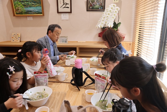 全世代型サロン「おおぶ大衆食堂」オープンの様子