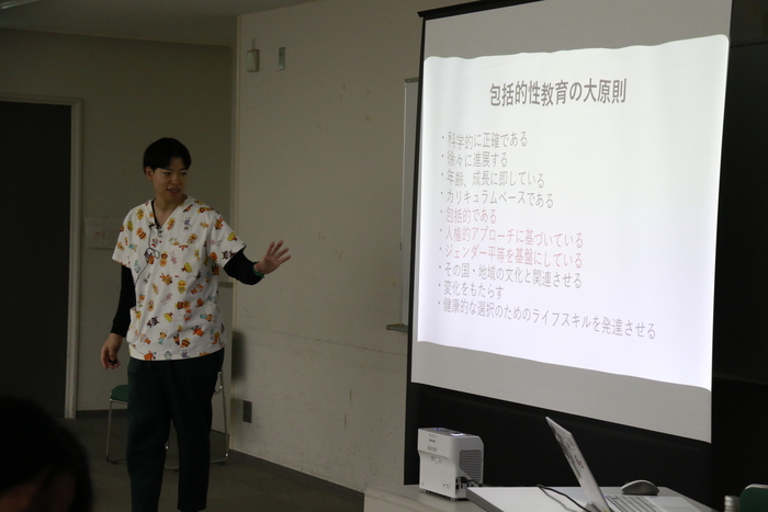 市内保育所、認定こども園などの保育士や小中学校の教員などを対象とした研修会の様子