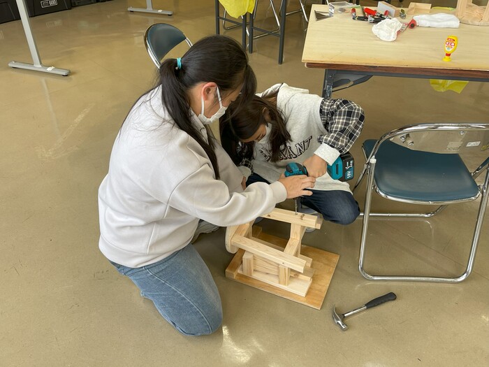 DIYを体験するようす