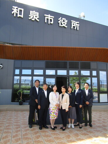 和泉市役所での集合写真