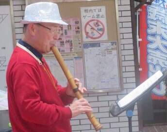 岡本太徳の演奏。