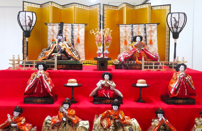 お内裏様とおひな様