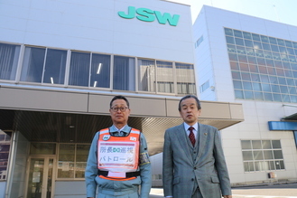 株式会社日本製鋼所名機製作所の社長と市長の写真