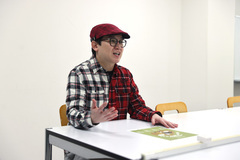 インタビューに答えるkentoさん