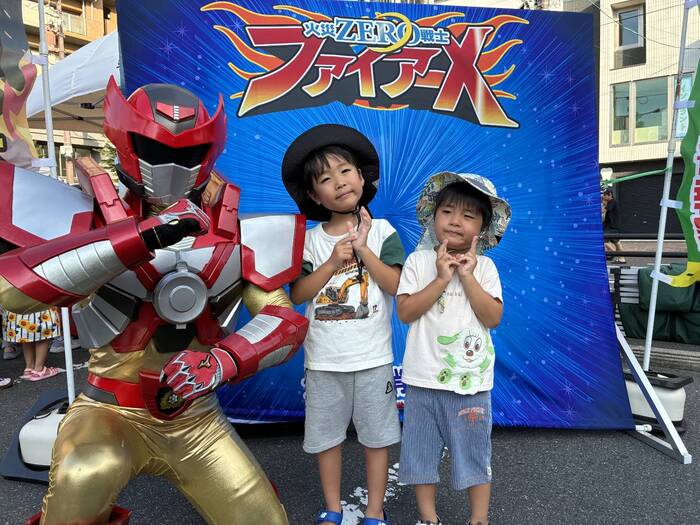 大府夏まつりにてファイアーXと記念撮影2