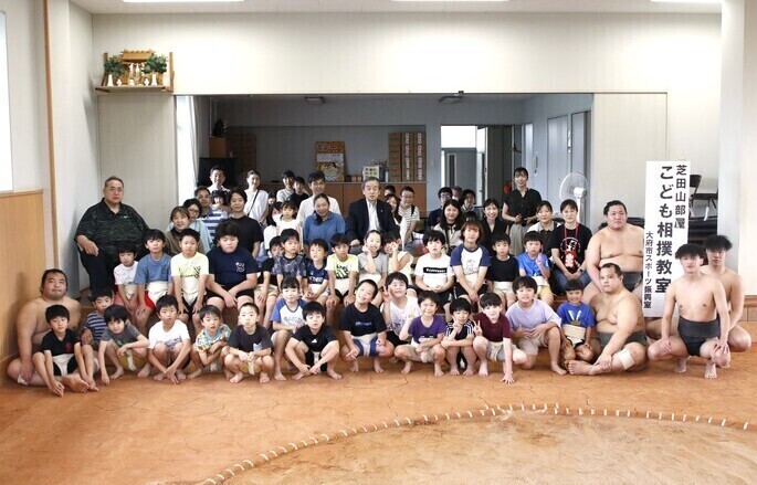 こども相撲教室での集合写真