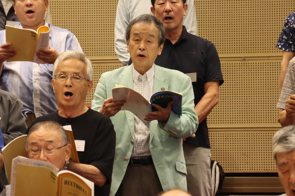 大府市第九合唱団結団式後の合同練習の様子